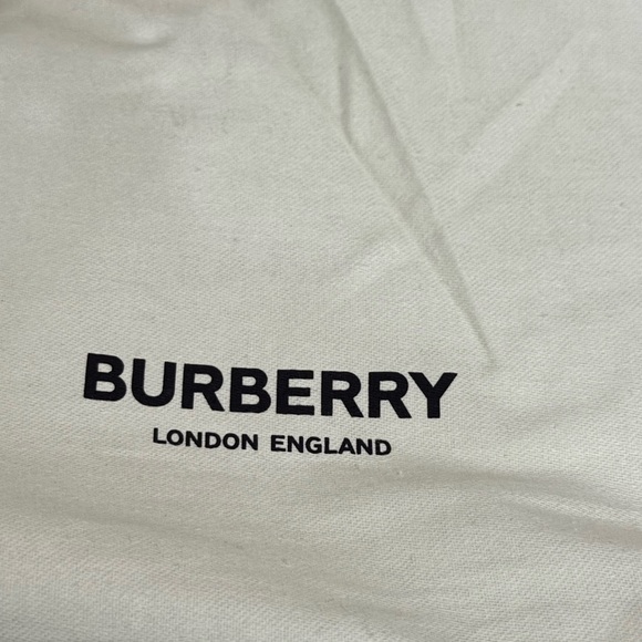 BURBERRY MINI LUXURY GIVEAWAY!! - Picture 5 of 5